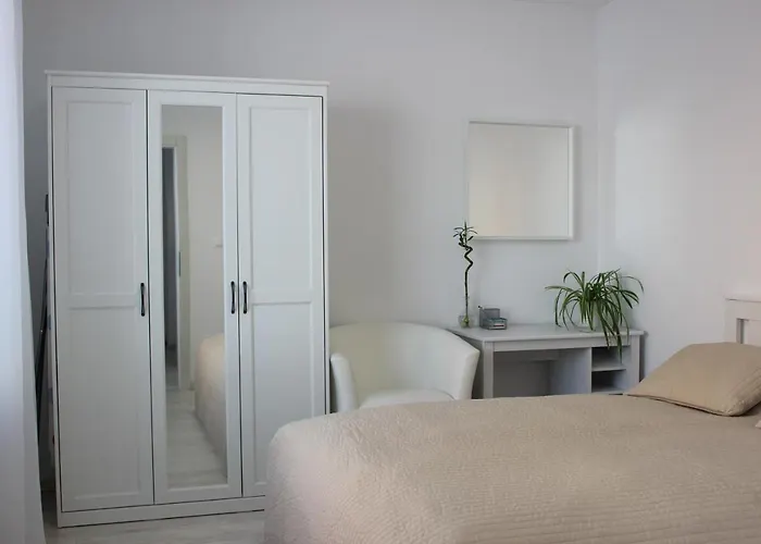 Leo Apartment Free Parking!!!